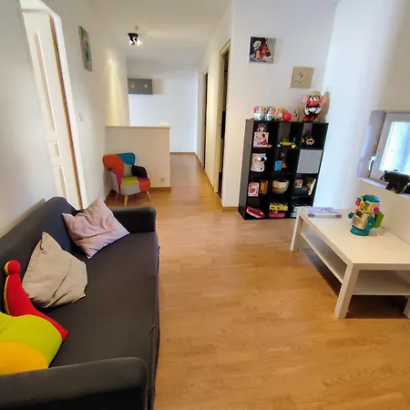 Confortable Avec Cheminee Et Parking, Proche Verdun - Fr-1-585-159 *