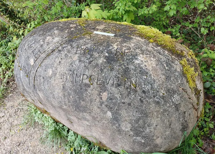 Confortable Avec Cheminee Et Parking, Proche Verdun - Fr-1-585-159 Dompcevrin